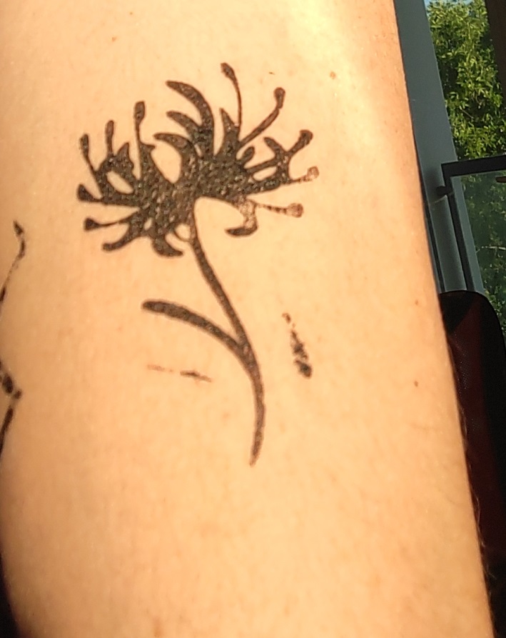 Tatouage fleur Tokyo Ghoul Higanbana Licorys rouge