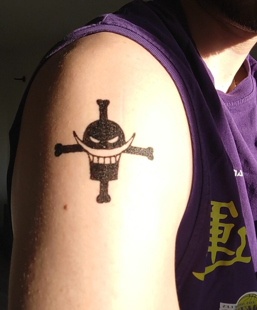 Tattouage emblème pirate Barbe Blanche One Piece