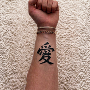 Tattouage Kanji japonais Amour Naruto